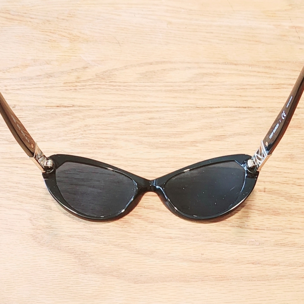 COPY - Tory Burch Chic Black Cat-Eye Sunglasses - Picture 6 of 7